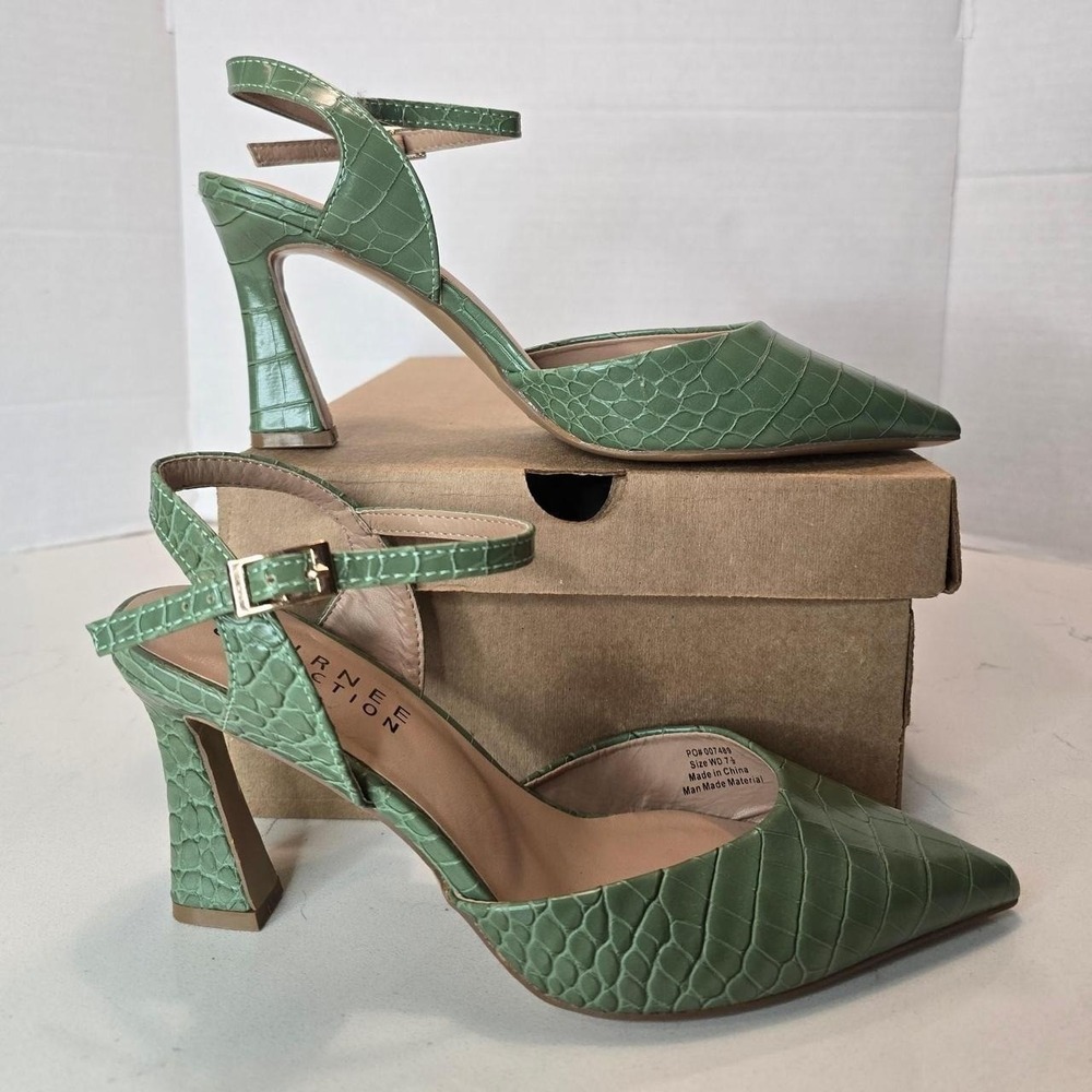 Journee Collection Women's Nixey Croc Texture Buckle Pointed Toe Pumps Green-7.5